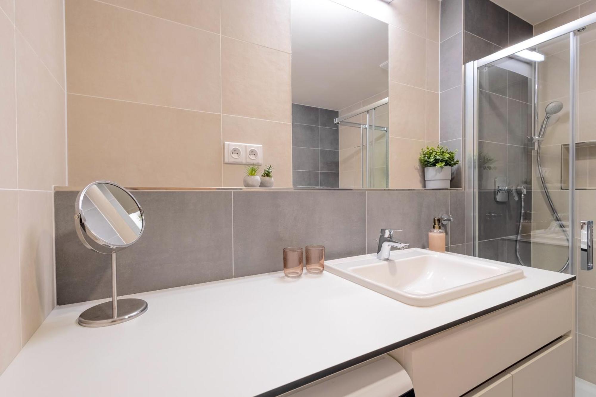 Bright 2Br - 8Th Floor, Balcony, Free Parking - By Gravity Prague Lejlighed Eksteriør billede