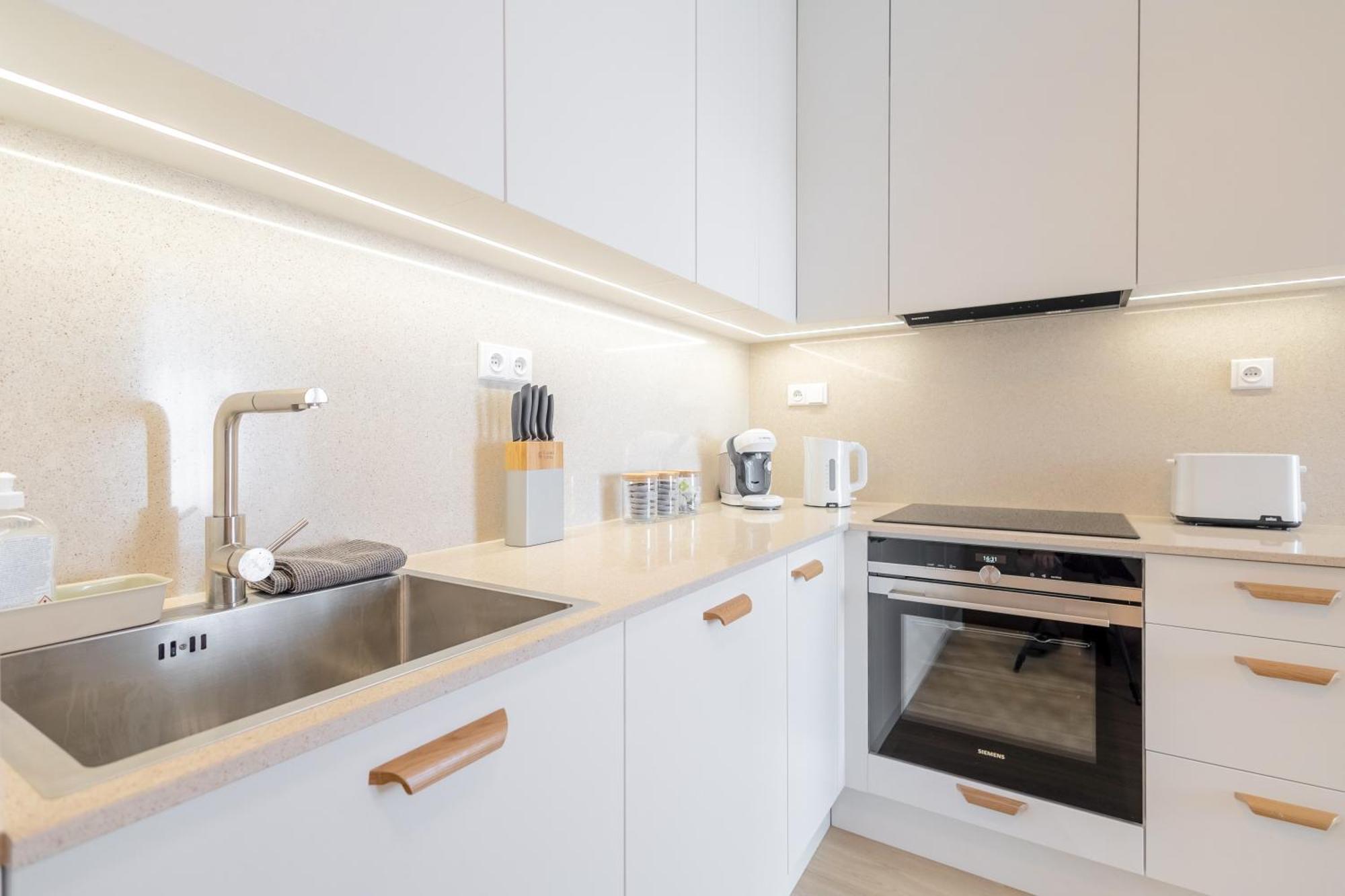 Bright 2Br - 8Th Floor, Balcony, Free Parking - By Gravity Prague Lejlighed Eksteriør billede