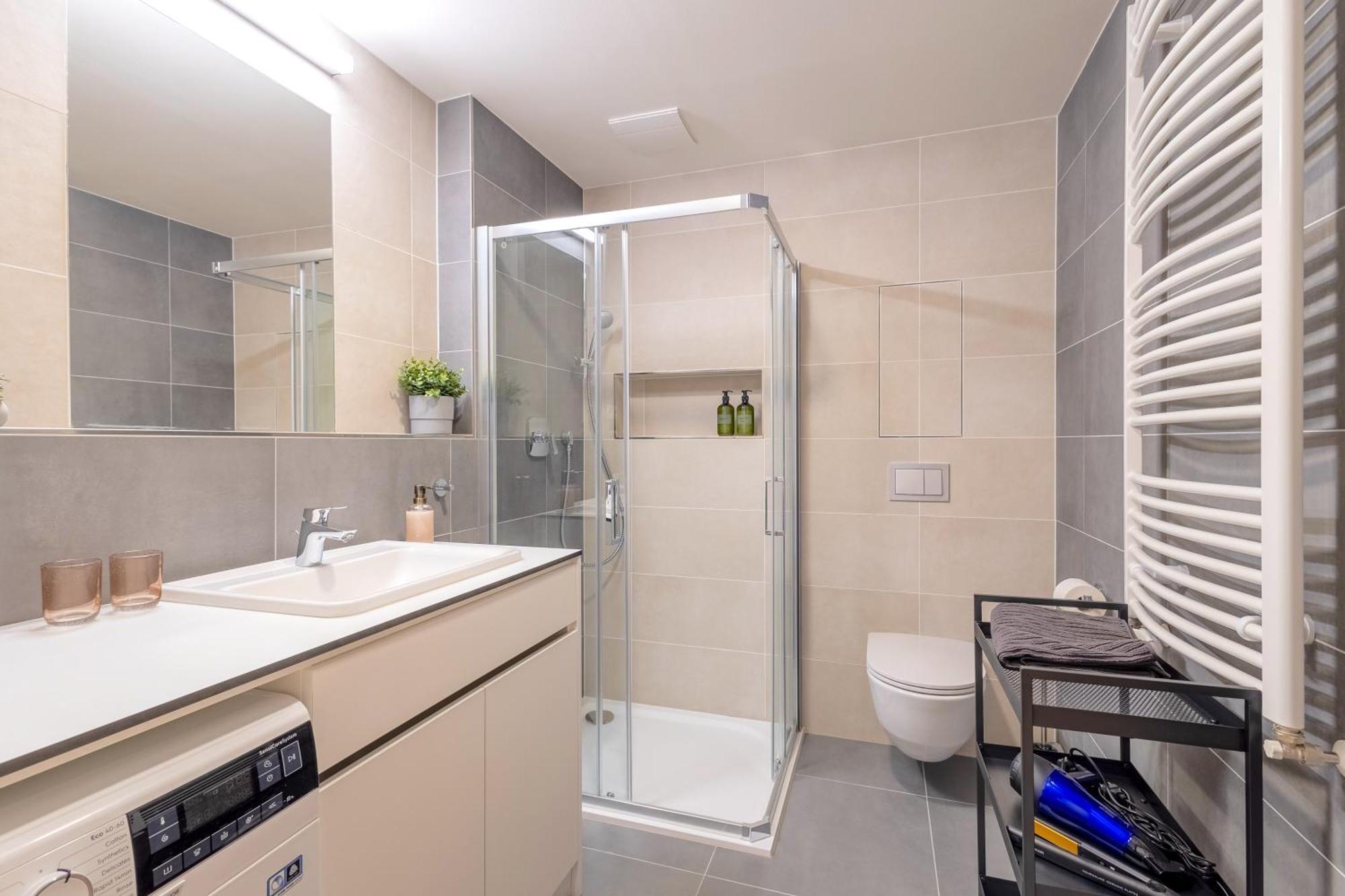 Bright 2Br - 8Th Floor, Balcony, Free Parking - By Gravity Prague Lejlighed Eksteriør billede